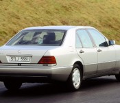 Mercedes-Benz W140 на дороге