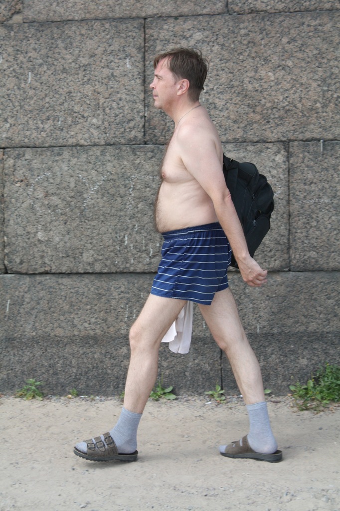Голый мужик с пляжа Петропавловки